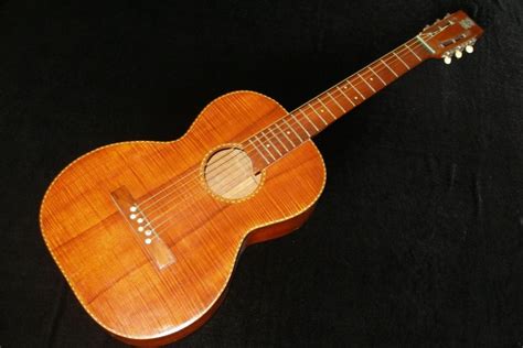 Ukulele Friend 1920s Kamaka Guitar - Hawaiian Koa - Ukulele Friend