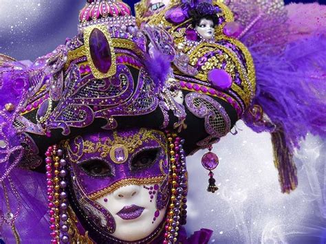 Venetian Carnival Masks: The 8 Best Venice Carnival Costumes