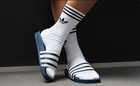 Sliders with socks or without socks - forwardvia.com