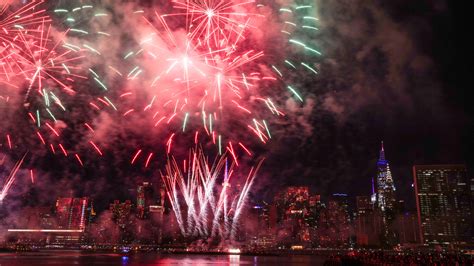 How to Watch Fourth of July Fireworks in New York City - The New York Times