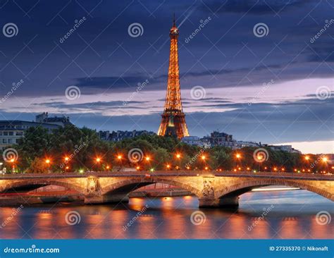 Pont des Invalides. editorial image. Image of eiffel - 27335370