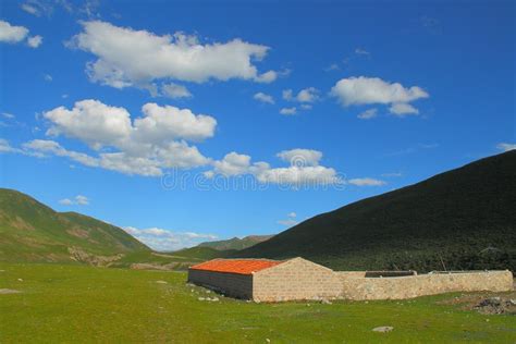 Landscape on Tibetan Plateau Stock Image - Image of maqin, guoluo: 32877001