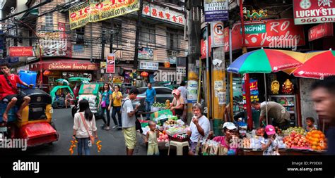 Scène de rue dans le quartier chinois de Manille, Philippines Photo ...