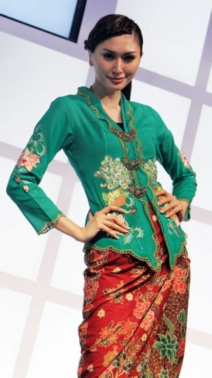 Traditional Peranakan Kebaya: A Timeless Fashion Statement