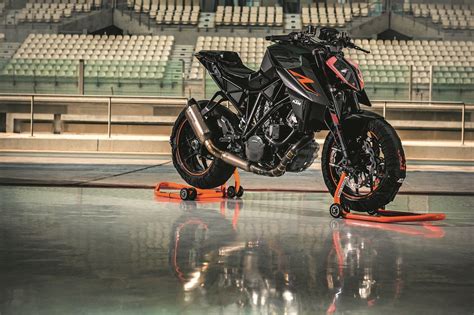 2017 KTM 1290 Super Duke R | Top Speed