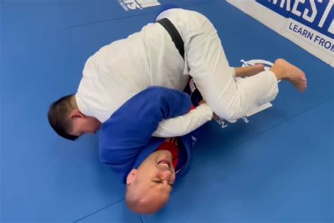 This Kimura Defense Turns Into A Wristlock Extremely Quickly