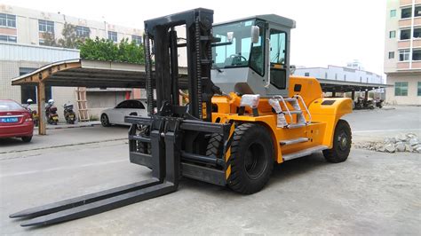 Compact Structure 18 Ton Forklift , Diesel Powered Forklift Easy Operation