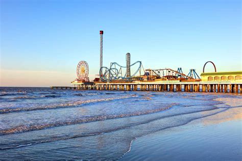 How to Travel From Corpus Christi to Galveston by Bus, Car, and Plane