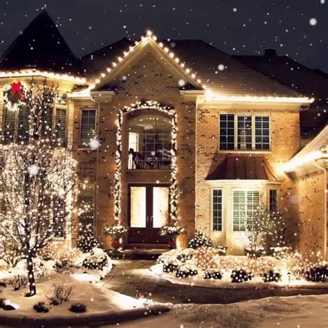 13 Outdoor Christmas Lights Ideas and Tips | Exterior christmas lights ...