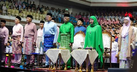 Agong calls on Malaysians to uphold unity | New Straits Times