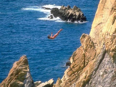 High Cliff Divers of Acapulco | GetYourGuide