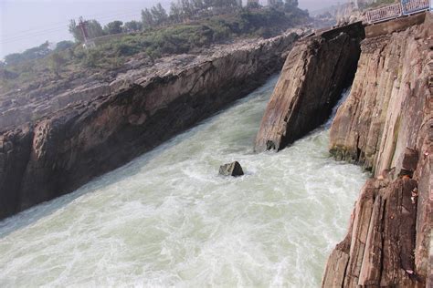 Dhuandhar falls, Bhedaghat - on the way back from Kanha safari