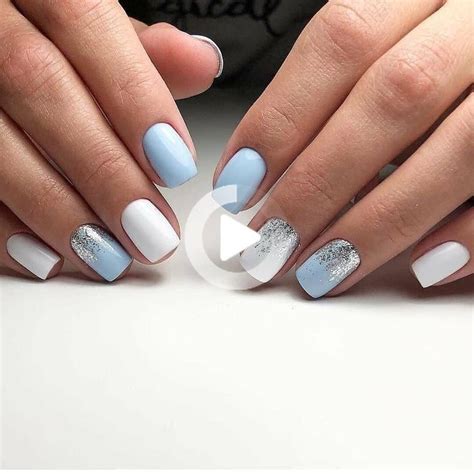 Bleu clair et blanc avec paillettes argentées | Ongles bleus et blancs ...