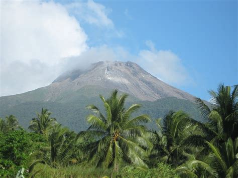 Bulusan Volcano Crater : 9 Quakes Recorded Around Mount Bulusan in the ...