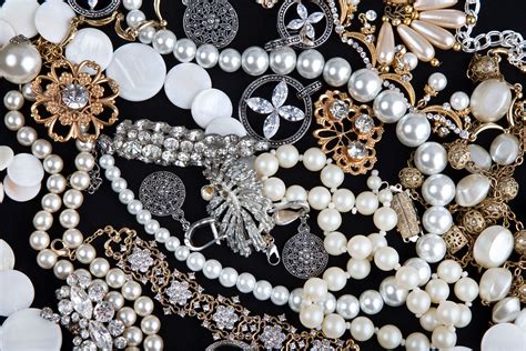 Investing In Vintage Jewellery In 2023: A Guide - Style