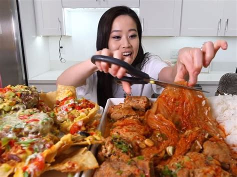 ‘Mukbang’ fast food video fetish takes YouTube by storm | Herald Sun