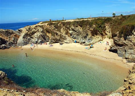 Porto Côvo: falésias, descanso e um pessegueiro na ilha