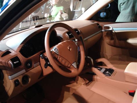 File:2007 Porsche Cayenne interior.jpg - Wikimedia Commons