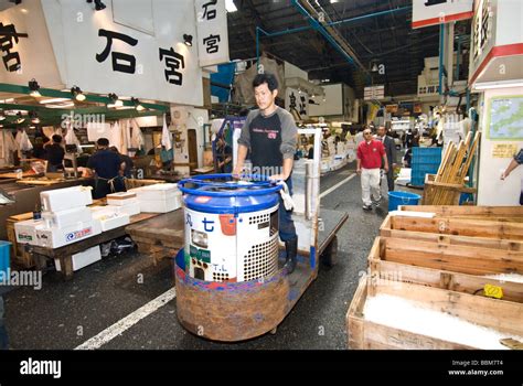 Tokyo Fish Market Stock Photo - Alamy