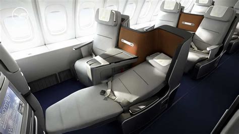 New Lufthansa Business Class (747-8 in this video) - YouTube