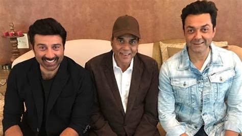 Sunny Deol shares perfect moment with Dharmendra, Bobby Deol ...