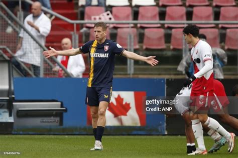 UTRECHT - Gijs Smal of FC Twente, Hugo Novoa of FC Utrecht during the ...