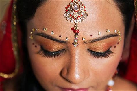 Latest Bridal Bindi Designs : Elaborate And Eye-Catching