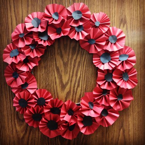 Remembrance Day Poppy Wreath Elementary school art project ...