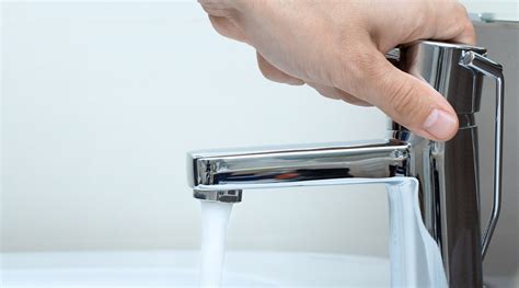 How to shut off your home’s water supply and drain your pipes to ...