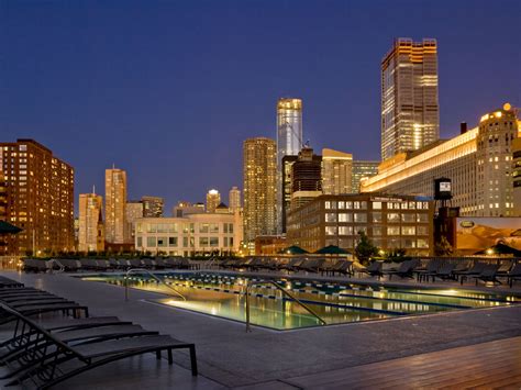 The 5 Best Rooftop Pools in Chicago | UrbanMatter