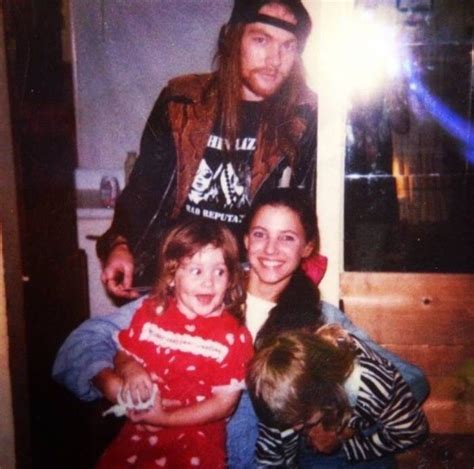 Axl Rose, Erin Everly y niños | Banda de música, Axl rose, Rockera