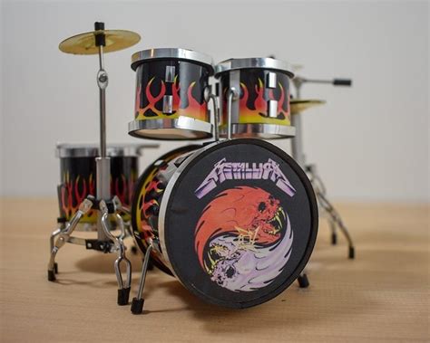 Lars Ulrich METALLICA Miniature Drum Kit (RGM347) | ubicaciondepersonas ...