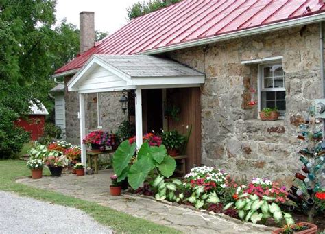 Unique Shawnee Wine Trail Lodging in Illinois