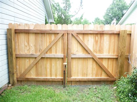 http://www.gillfencellc.com/Fence/Gates/Gatec(9).JPG #DiyFenceNoDig