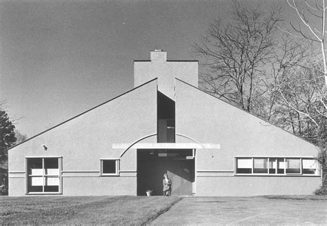 Gallery of AD Classics: Vanna Venturi House / Robert Venturi - 2