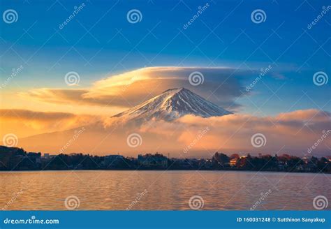 Mount Fuji View from Lake Kawaguchi, Yamanashi Prefecture, Japan. Fuji ...