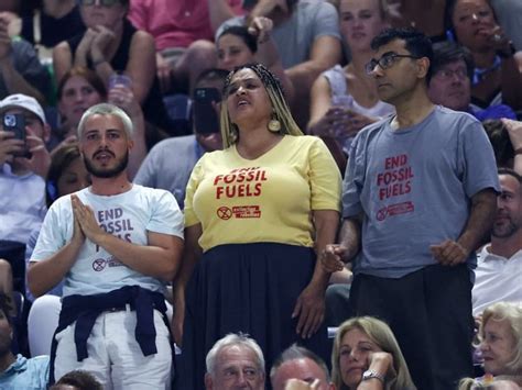 Tennis-Climate protesters halt US Open semi-finals - TODAY