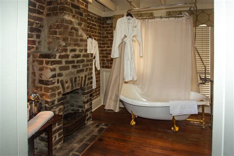 Historic, Luxury Guest Rooms in Savannah, GA