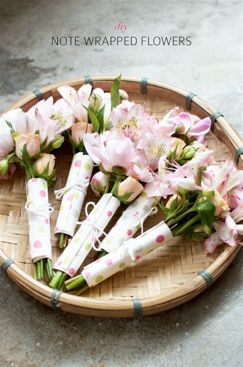 10 DIY Ways To Wrap A Flower Bouquet For A Gift - Shelterness