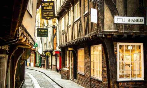 Guide to The Shambles - Footprints Tours - York Walking Tours