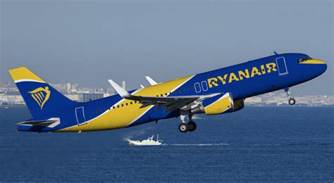 Ryanair A320 Seating Plan - Flightradars24.co.uk