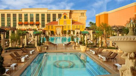 The Venetian Pool Deck – Activity Review | Condé Nast Traveler