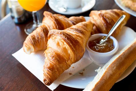 The Illustrious History Of The Croissant In France - E&C : Epicure ...