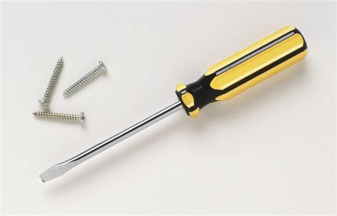 Know Your Tools: The Flat-Head Screwdriver