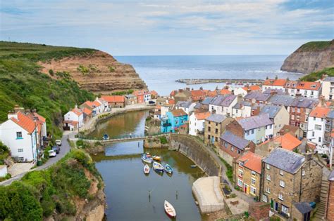 The fishing village of Staithes - Shoreline Cottages