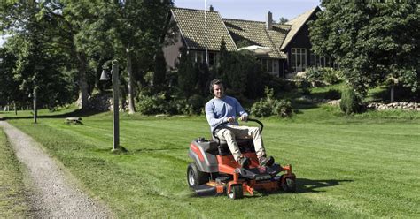 Buying guide for zero-turn mowers | Husqvarna CA