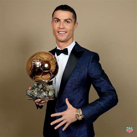 Congraaaatttzzz!! Cris accepts his 5th BALLON d'Or Award (2017) at ...