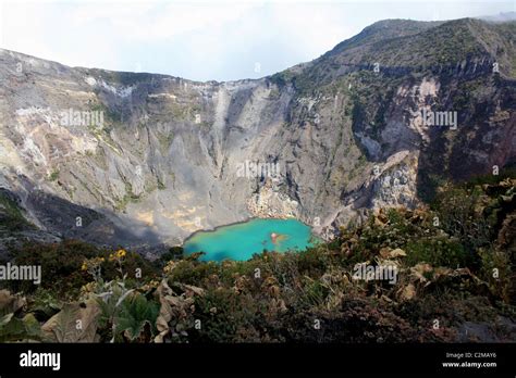 VOLCAN IRAZU CRATER CARTAGO COSTA RICA 06 February 2011 Stock Photo - Alamy