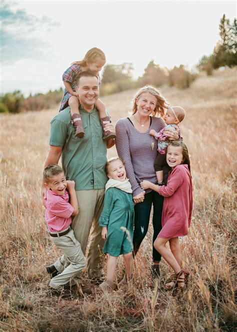 Adorable Family of Seven in a Golden Field in Spokane, Washington all ...