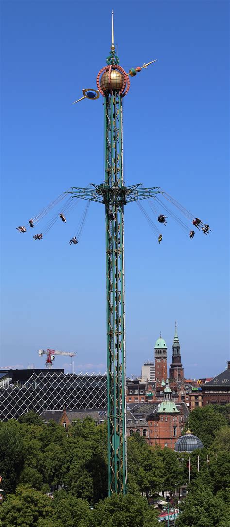 The Himmelskibet ride in Tivoli Gardens, Copenhagen, Denmark. | Parques ...